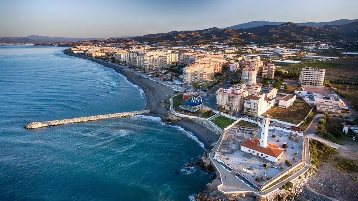 Küste der Costa del Sol aus der Luft
